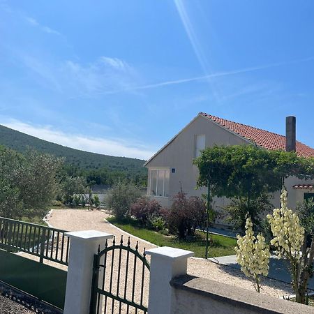 הוילה Gulin Mediterranean Olive Waterfallskrka-Croatia מראה חיצוני תמונה
