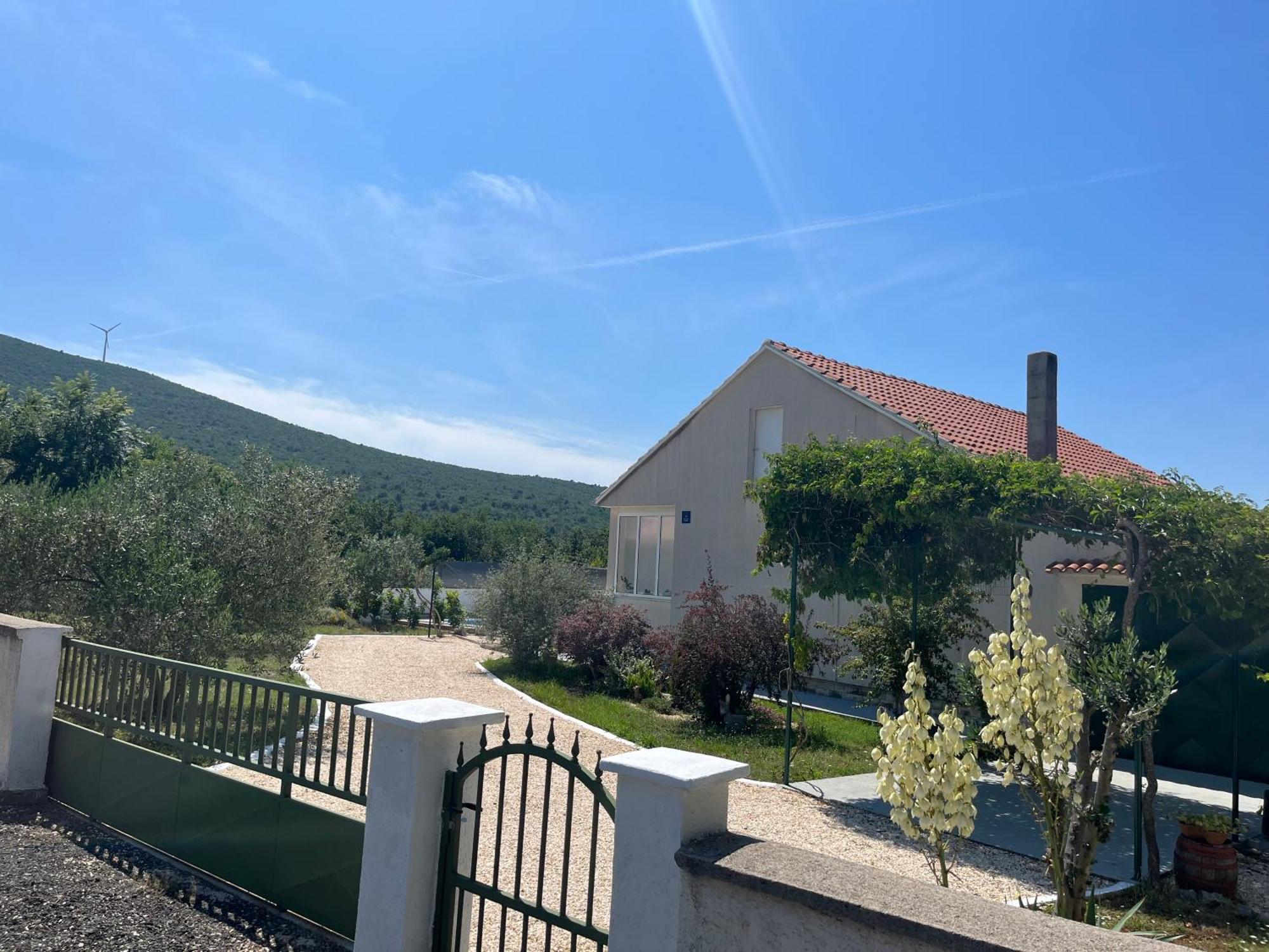 הוילה Gulin Mediterranean Olive Waterfallskrka-Croatia מראה חיצוני תמונה
