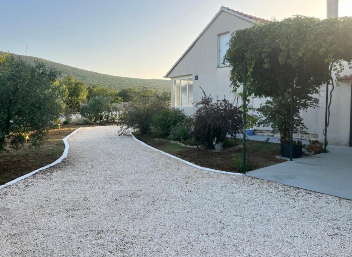הוילה Gulin Mediterranean Olive Waterfallskrka-Croatia מראה חיצוני תמונה
